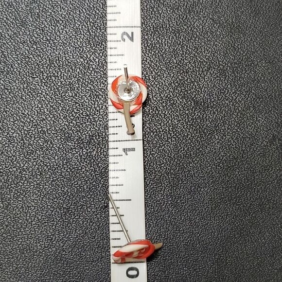 Red and white polymer clay sucker earrings - Picture 4 of 5